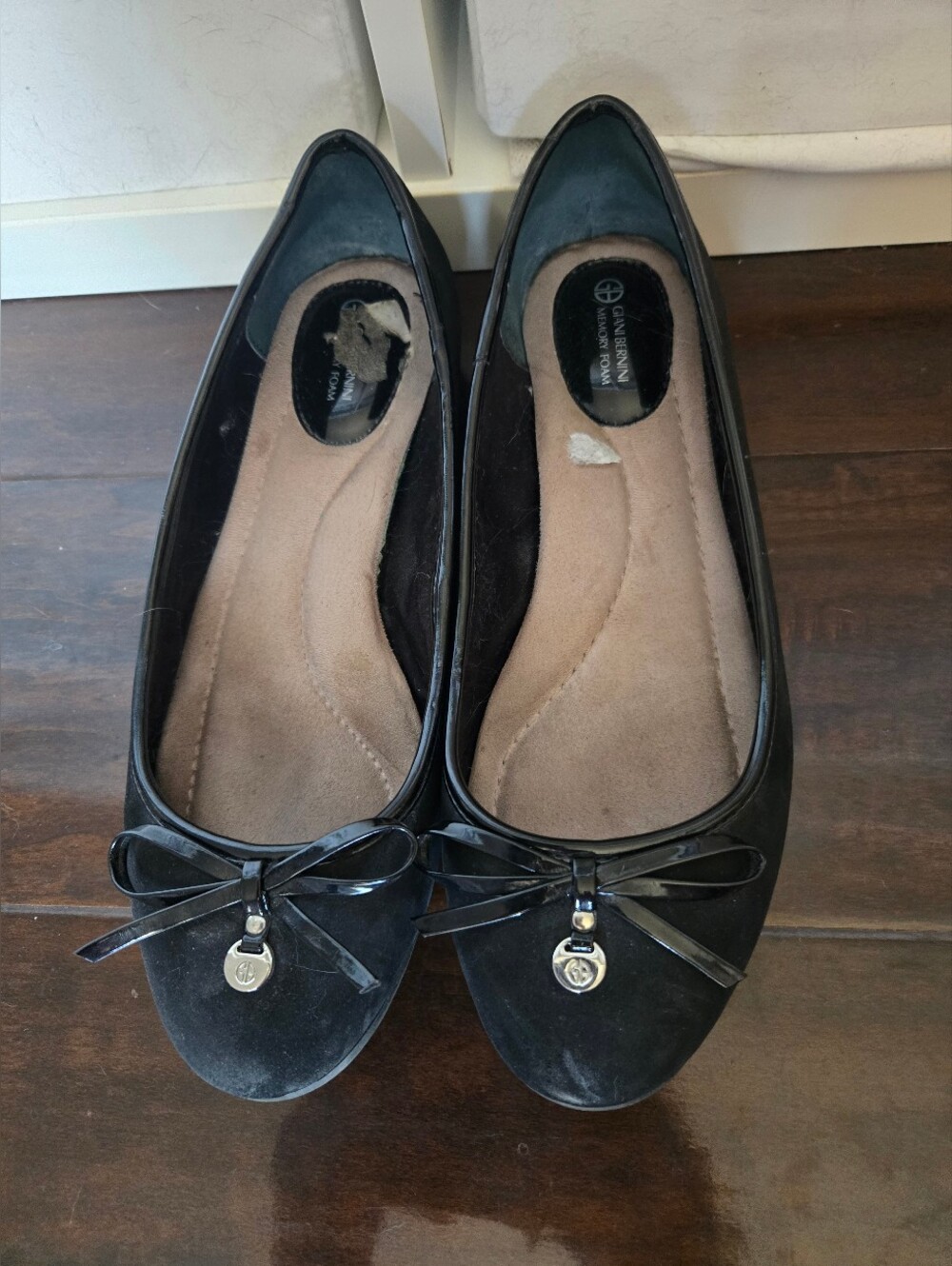 Giani Bernini Black Ballet Flats with Bow and Charm Size 8
